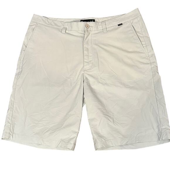 Travis Mathew Pale Gray Golf Shorts in a Mens Size 40 - Picture 1 of 6